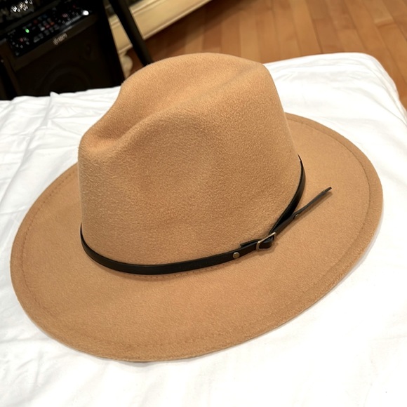 Accessories - Beige with black leather strap